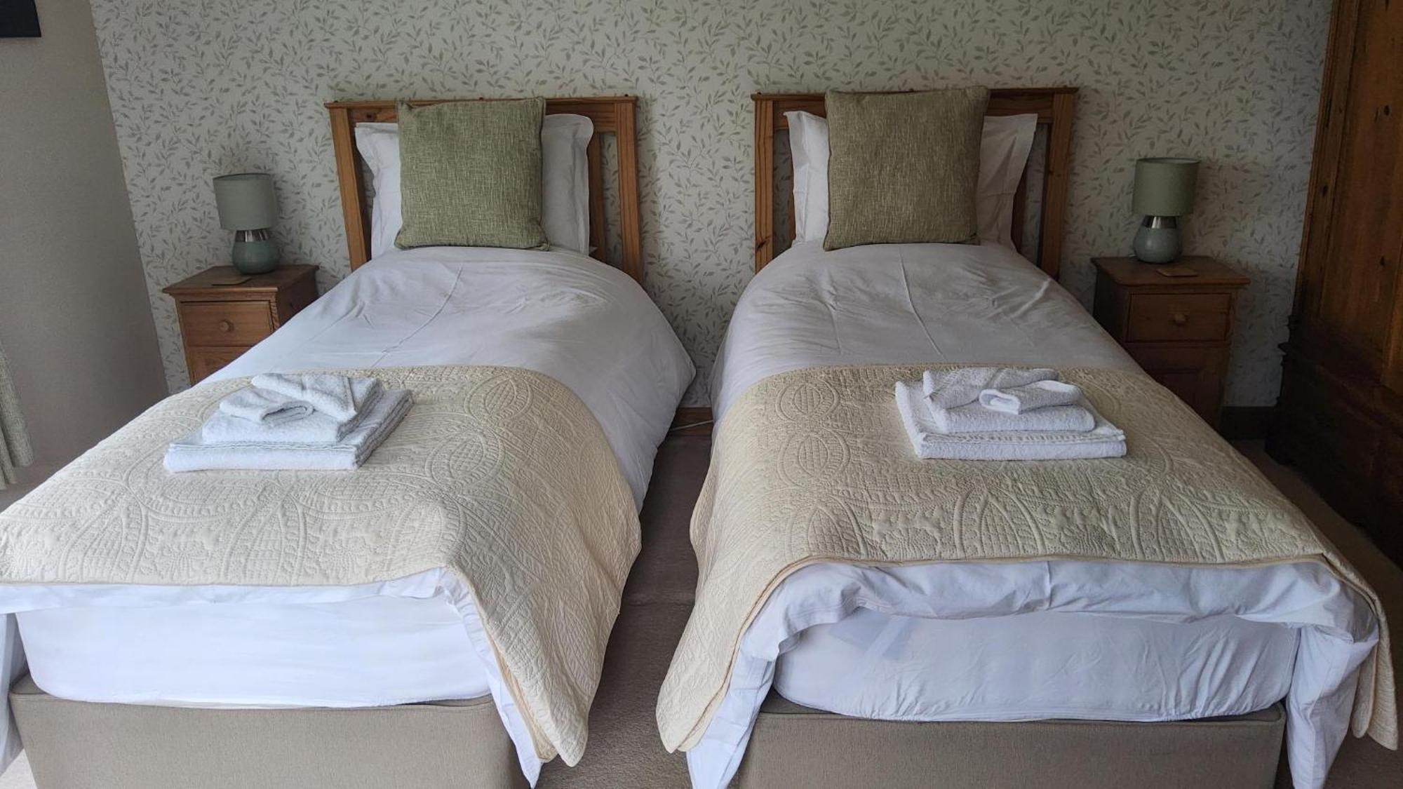 Ha'Penny Acre Bed and Breakfast Sherfield English Exteriör bild