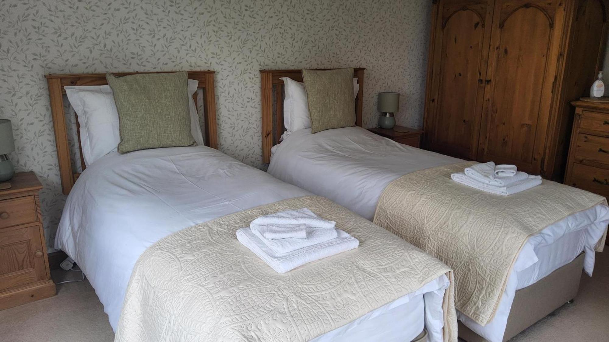 Ha'Penny Acre Bed and Breakfast Sherfield English Exteriör bild