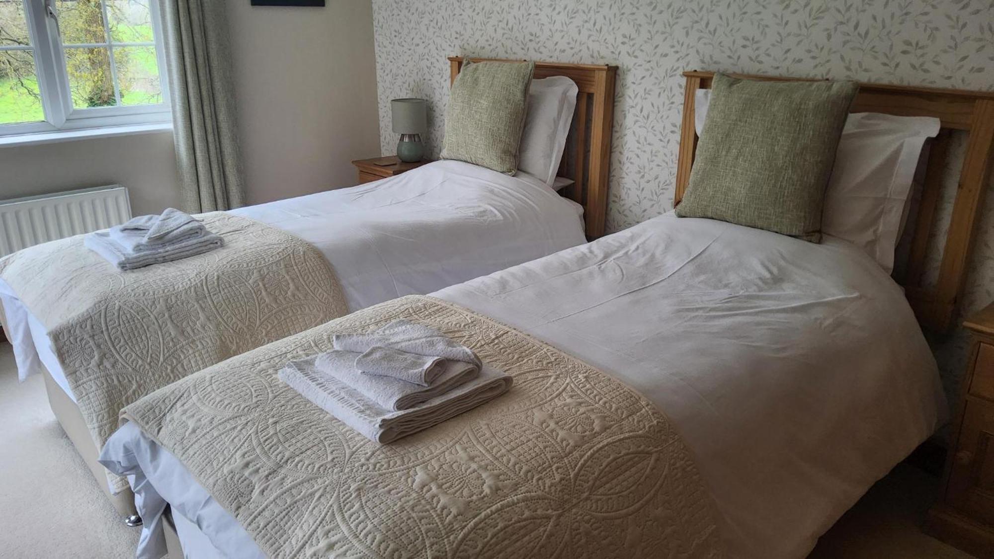 Ha'Penny Acre Bed and Breakfast Sherfield English Exteriör bild